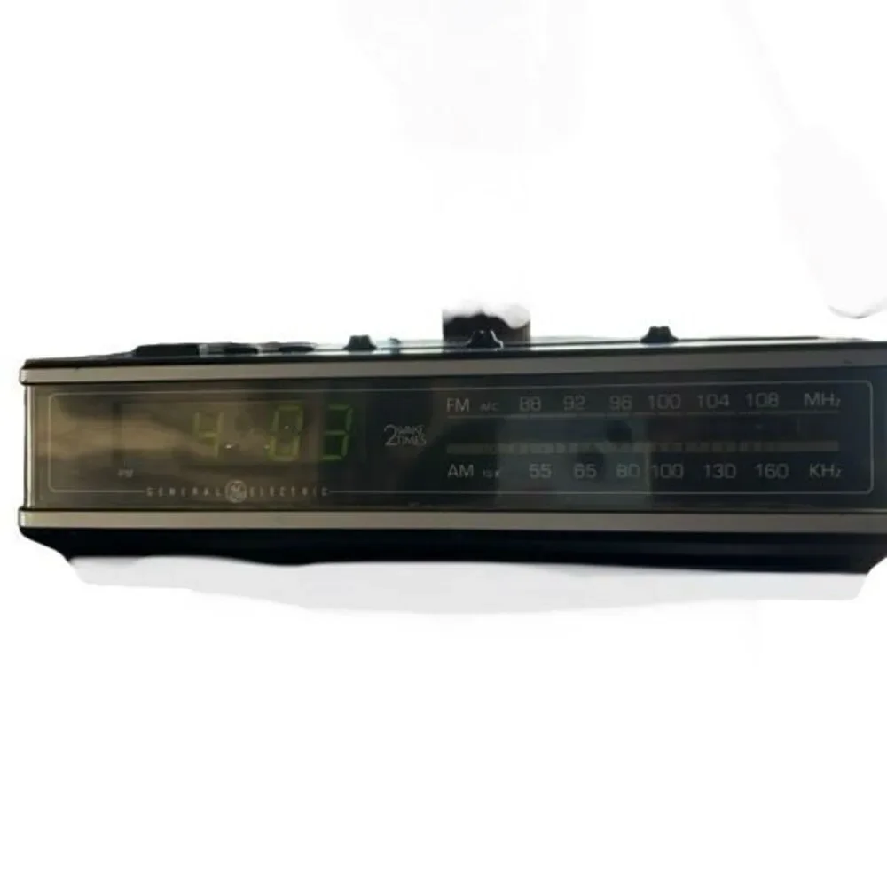 General Electric Model 7-4675A 2 Wake Times Clock Radio